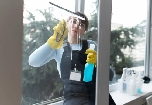 Nettoyage de vitres intérieures et extérieures à Saint-Martin-Curton